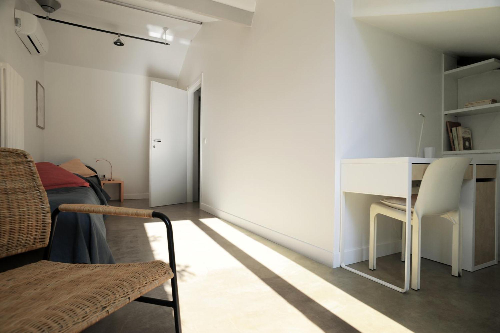 Sant Ambrogio With Private Terrace In Shared Flat Alloggio in famiglia