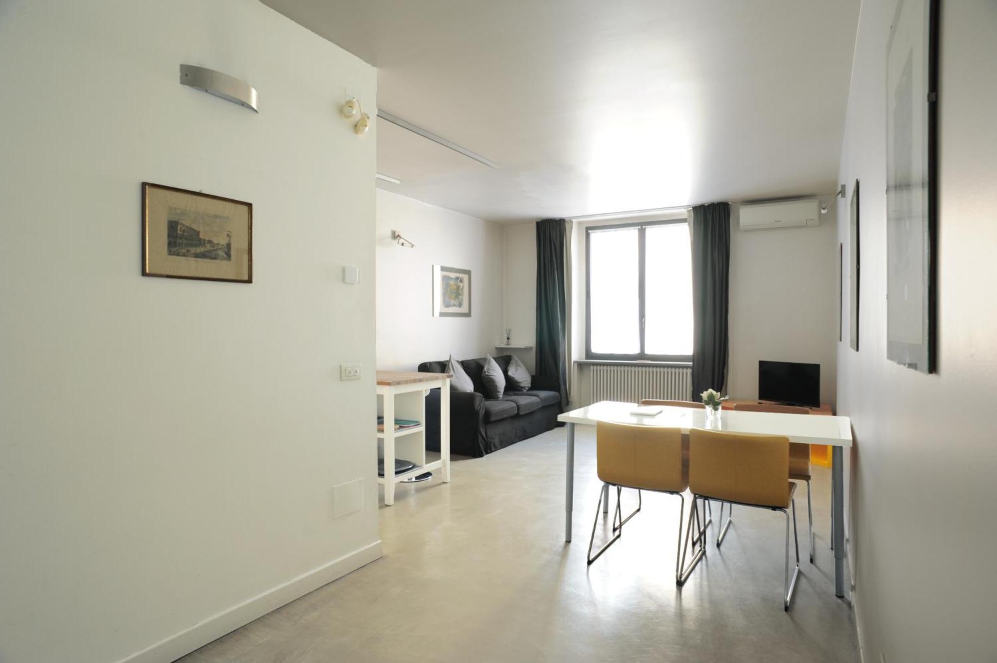 Sant Ambrogio With Private Terrace In Shared Flat * Milán